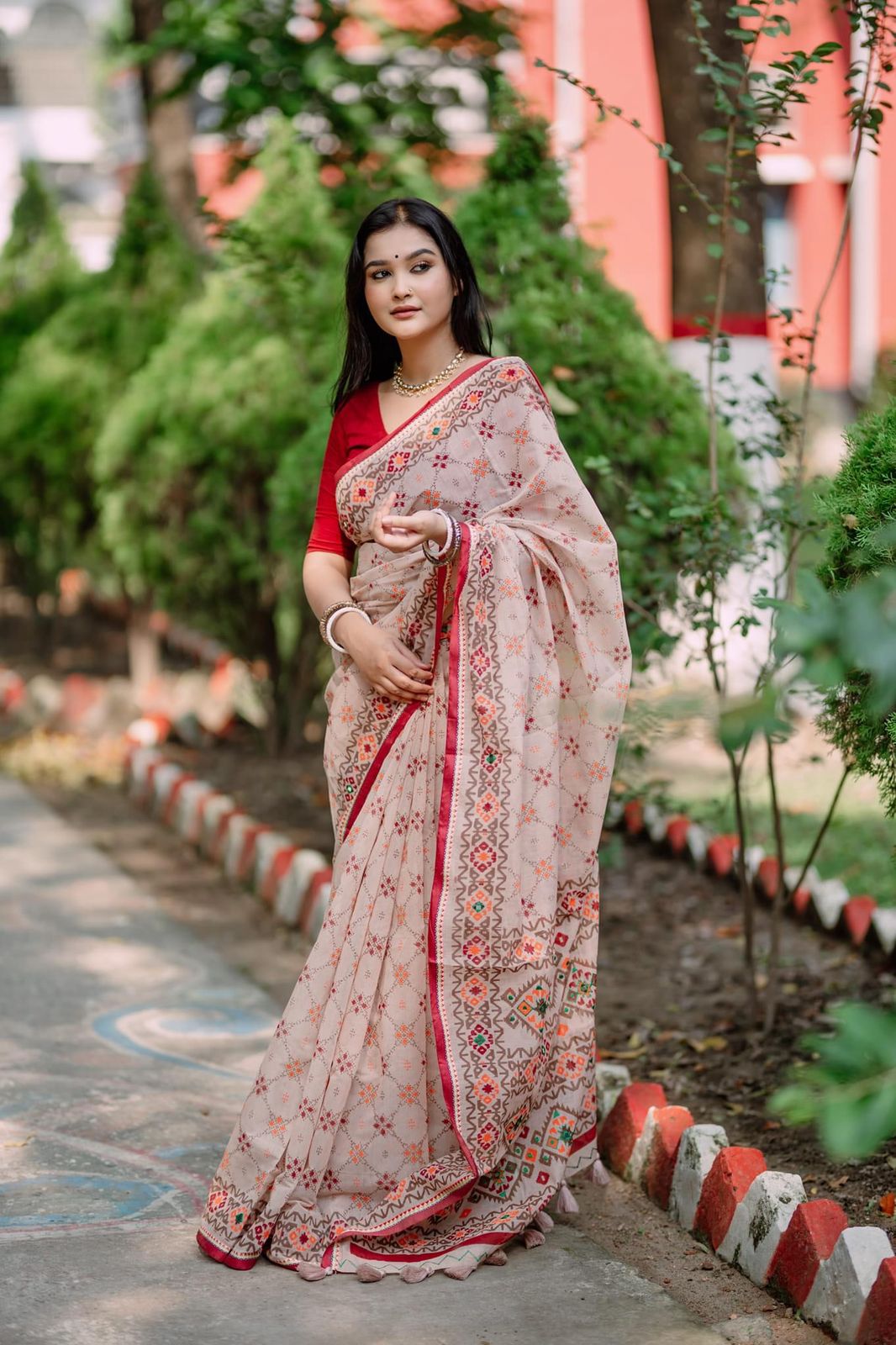 প্রিমিয়াম হাফসিল্ক বুটিক শাড়ি