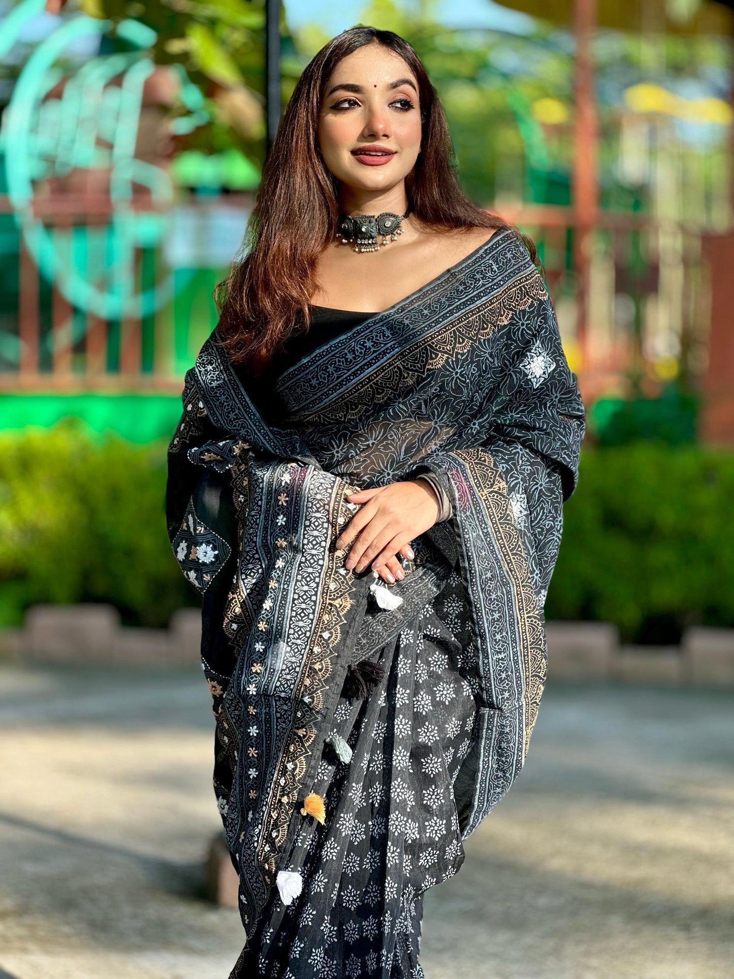 প্রিমিয়াম হাফসিল্ক বুটিক শাড়ি