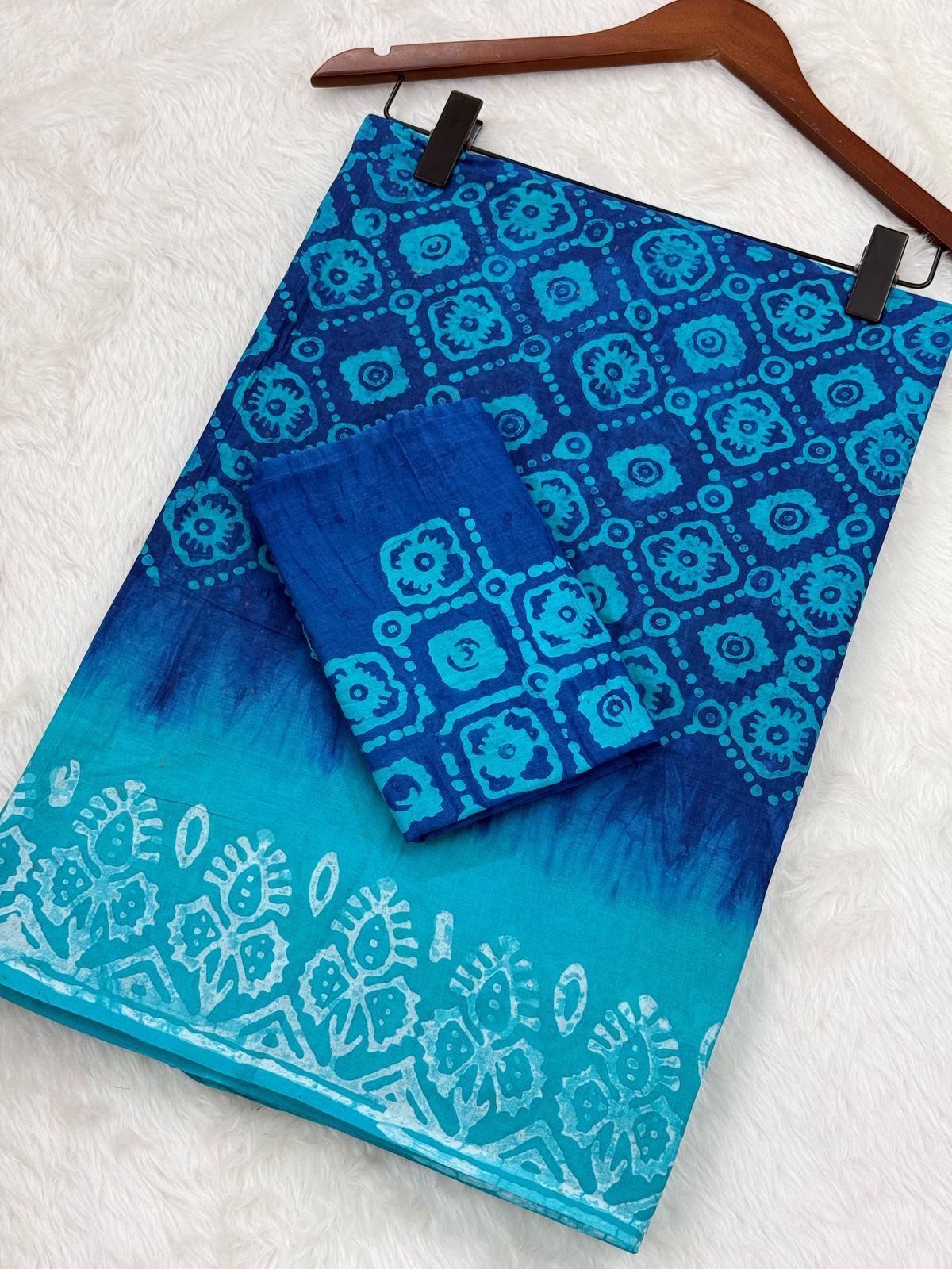 প্রিমিয়াম বাটিক শাড়ী