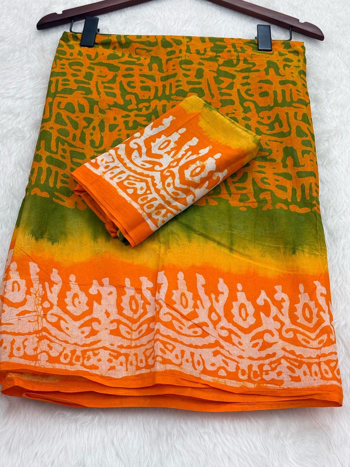 প্রিমিয়াম বাটিক শাড়ী