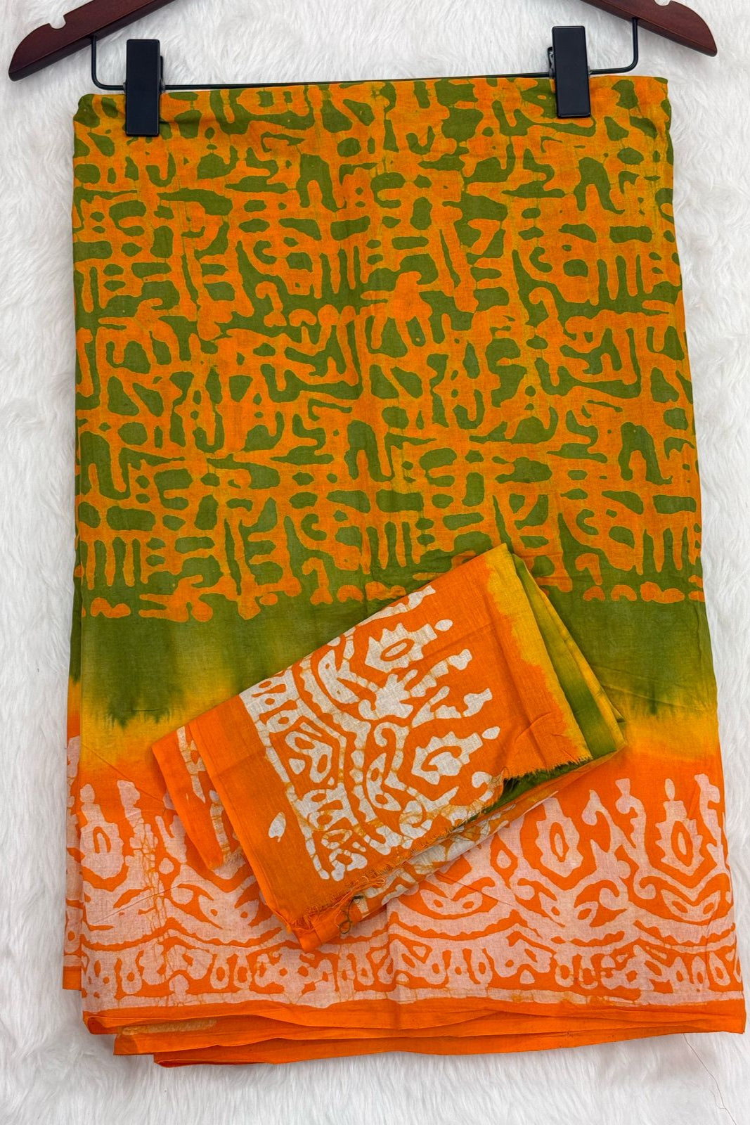 প্রিমিয়াম বাটিক শাড়ী